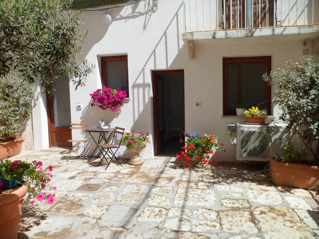 Aparthotel Cortile Antico Trapani Exterior foto