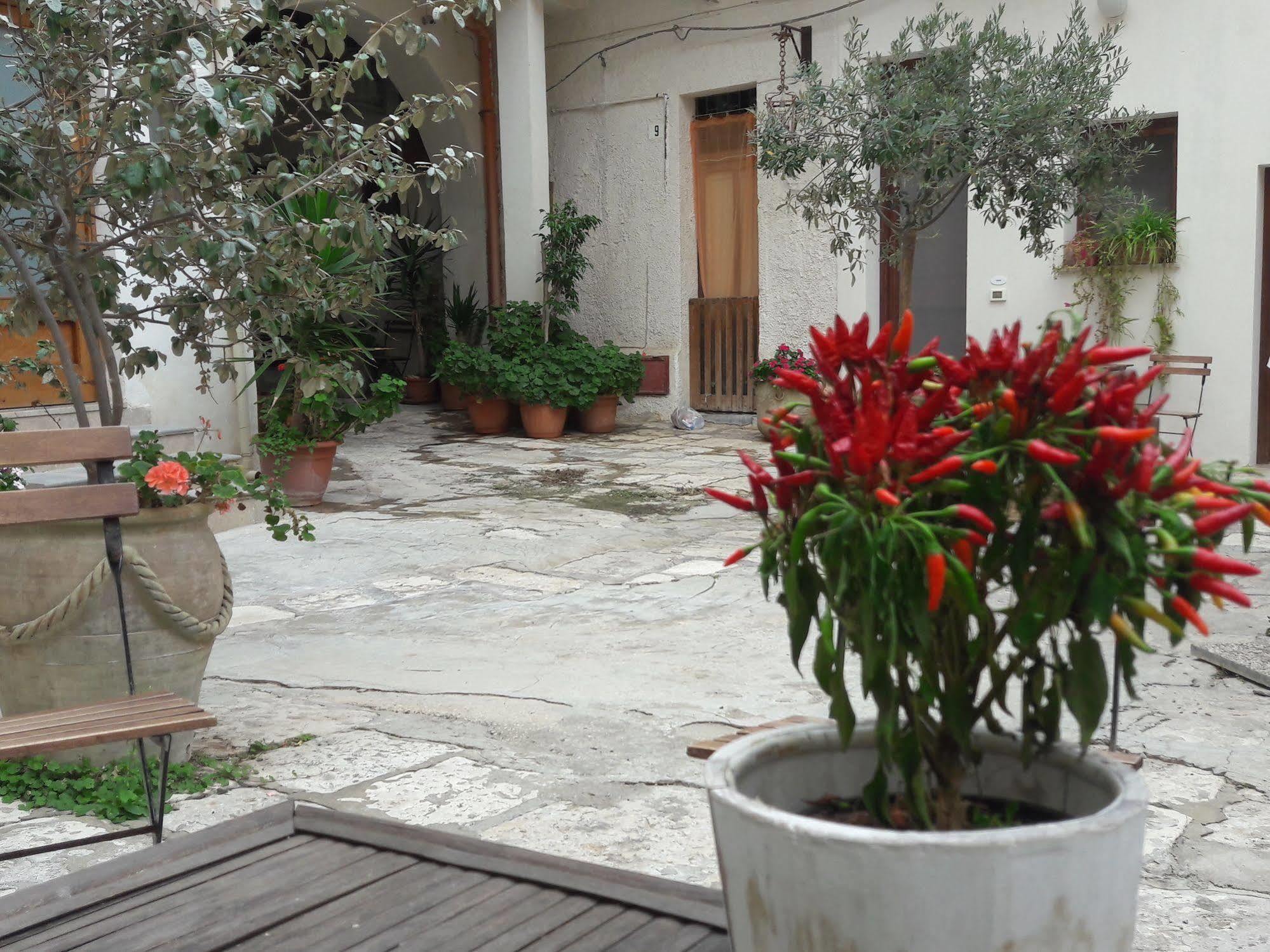 Aparthotel Cortile Antico Trapani Exterior foto