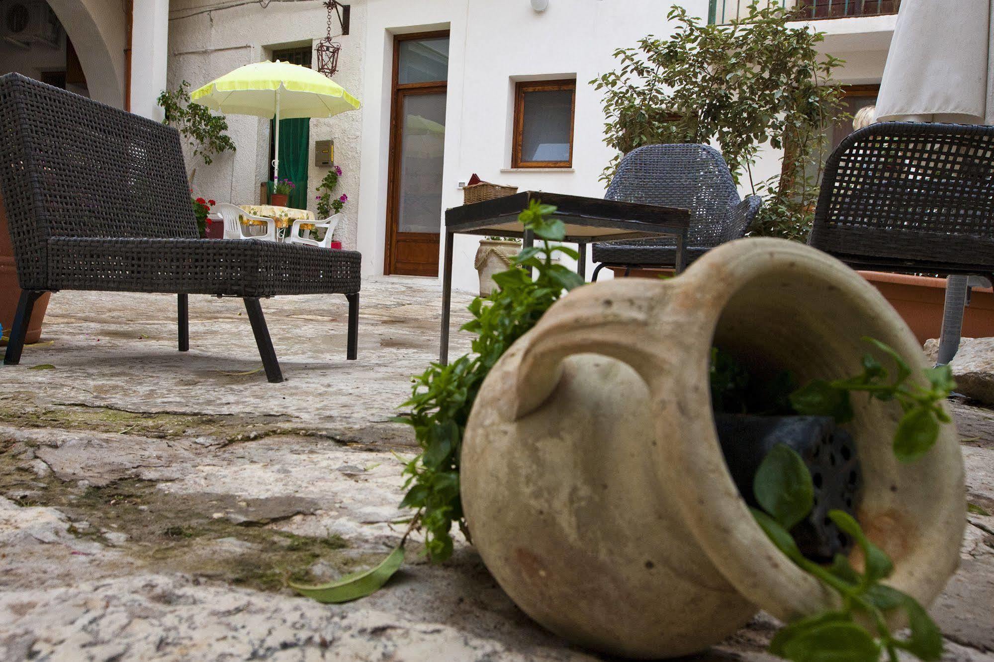 Aparthotel Cortile Antico Trapani Exterior foto
